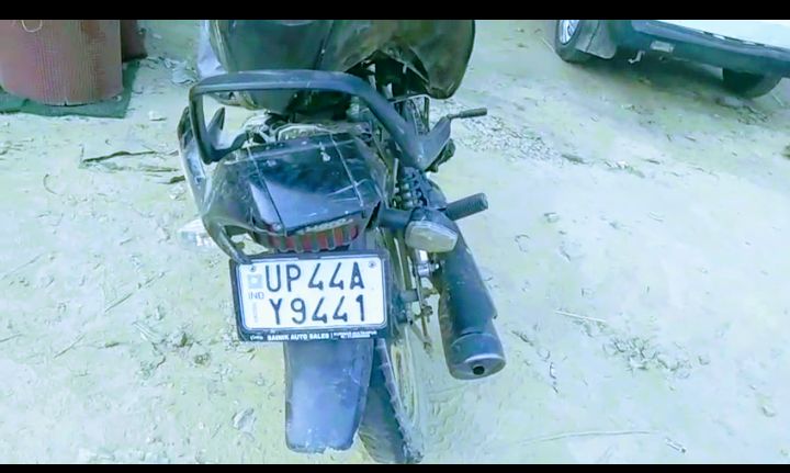 amethi18's tweet photo. @Uppolice 
#अमेठी 
गौरीगंज स्थिति SBI  के सामने  UP78DU6278 कार, UP44AY9441 मोटरसाइकिल, में जोरदार टक्कर, बच्चे की हालत गंभीर, परिजन जिला अस्पताल लेकर भागे https://t.co/WmA1VNdhdv