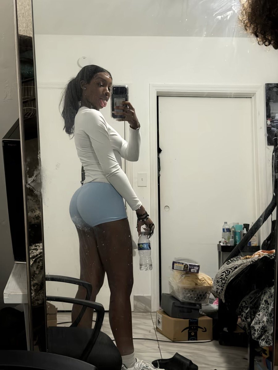 stopfindingme5's tweet photo. ass fat yea ik https://t.co/FjthgEsTIm