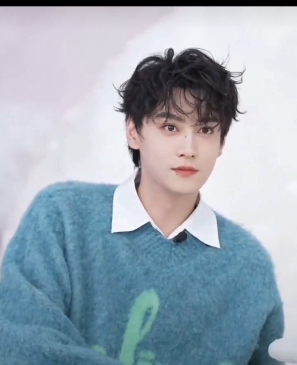 XuningsAngel's tweet photo. Omg! His shoulders are so broad. People wear pads to try to look remotely like that but nothing. My natural Tian 🥰😘

XUNING AYORTOYS EMO
#XuningLivestream https://t.co/aPvwm3sj1X