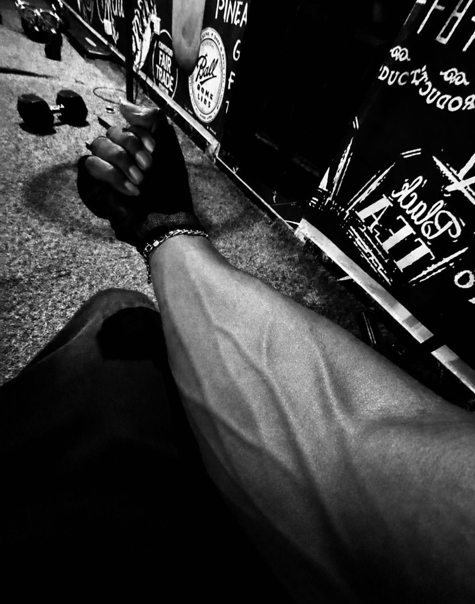 eayeni_'s tweet photo. “VEIN CARD” he said… https://t.co/P24VZIoGxi