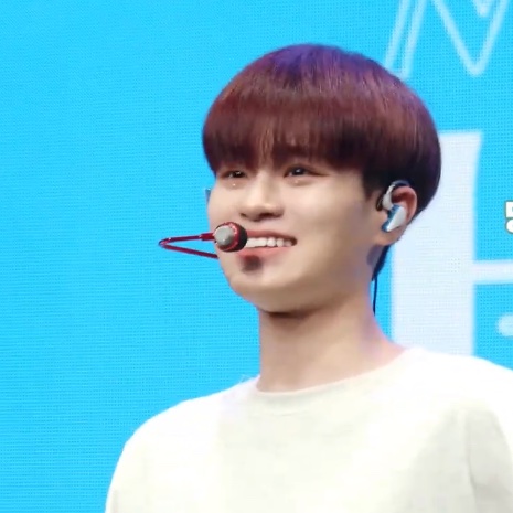 LQ_daehwi's tweet photo. 헤헤 https://t.co/hAFwnHWwSN
