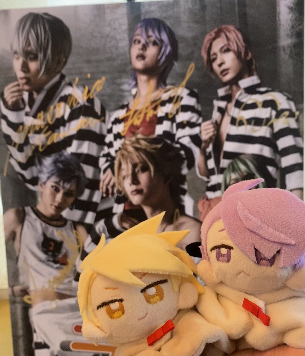seechoux's tweet photo. I went to my first ever 2.5 stageplay 😃😃😃 
it was so awesome especially from the second row aisle seat… so close I could smell luchino’s(?) cologne whenever he walked by

I can’t wait for the next 2 performances YIPPEEEEEEEEE https://t.co/3PgBvEnuF2