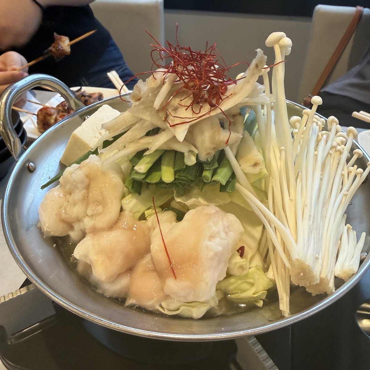 isel_official's tweet photo. 月曜には健康診断だというのに、出張先で焼き鳥にもつ鍋に豚足に豚骨ラーメンと欲張りグルメツアーをしてしまいました…九州には美味しいものが多いですね…。
#企業公式春のフォロー祭り
#企業公式相互フォロー https://t.co/yV2ydcKlv9