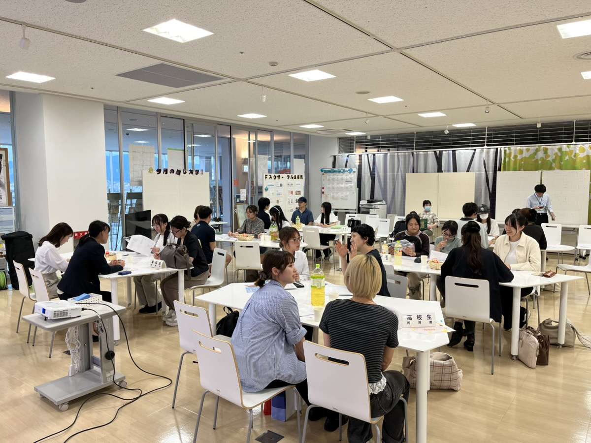 fukui_player's tweet photo. 5月27日(水)、Fスクエアにて「大学生マッチングミーティング2026」を開催しました。

企業・自治体の課題と、大学生の視点やアイデアをつなぎ、新たな連携のきっかけを生み出す場に。

福井県まちづくりセンターは、地域課題と人をつなぐ場づくりに取り組んでいます。 https://t.co/xHFvnuKwHD