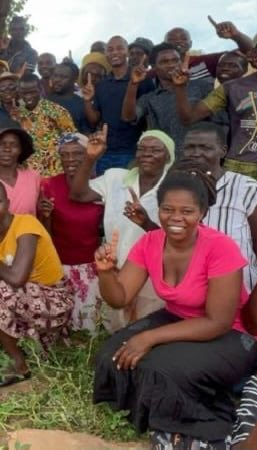 nelsonchamisa's tweet photo. A CITIZEN HEROINE…Today, we lay to rest one of our loyal, brave, and trusted cadres in Rushinga. Gogo Nyambesi (Venencia Mufuka) stood firmly for the cause of change and fought tirelessly for a New Zimbabwe for everyone…without fear, without compromise, and with unwavering courage.
She remained committed to the citizens cause and to the vision of a just and democratic Zimbabwe until her final days.
Rest in Power, Gogo!! Makarwa kurwa kwakanaka. Your sacrifice, resilience, and dedication will never be forgotten.