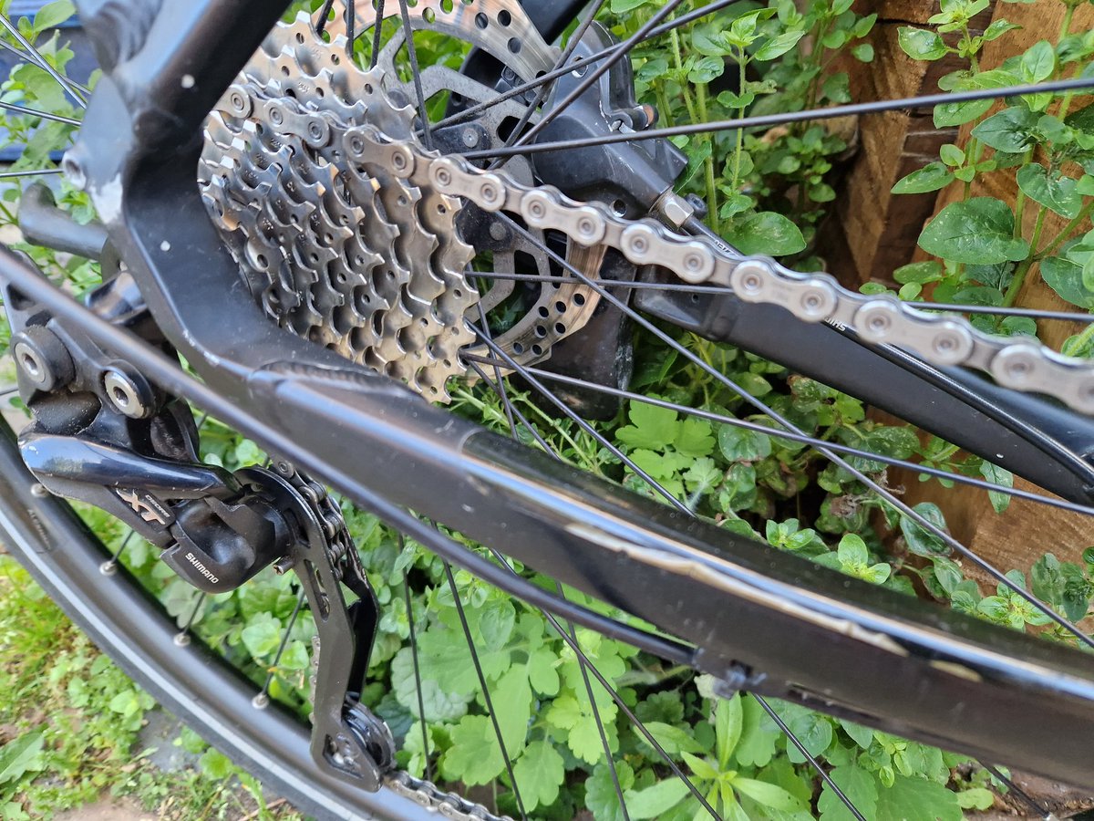 marcomout's tweet photo. Iemand blij maken. Straks kart ze er zwetend mee door Zweden/Gör någon glad. Snart cyklar hon genom Sverige med den.

#ReCycleLife
#missbruka 
#fietsen
#cycling
Restoring old bicycles to just as new.
#Zutphen https://t.co/0Oy5EBZxwu