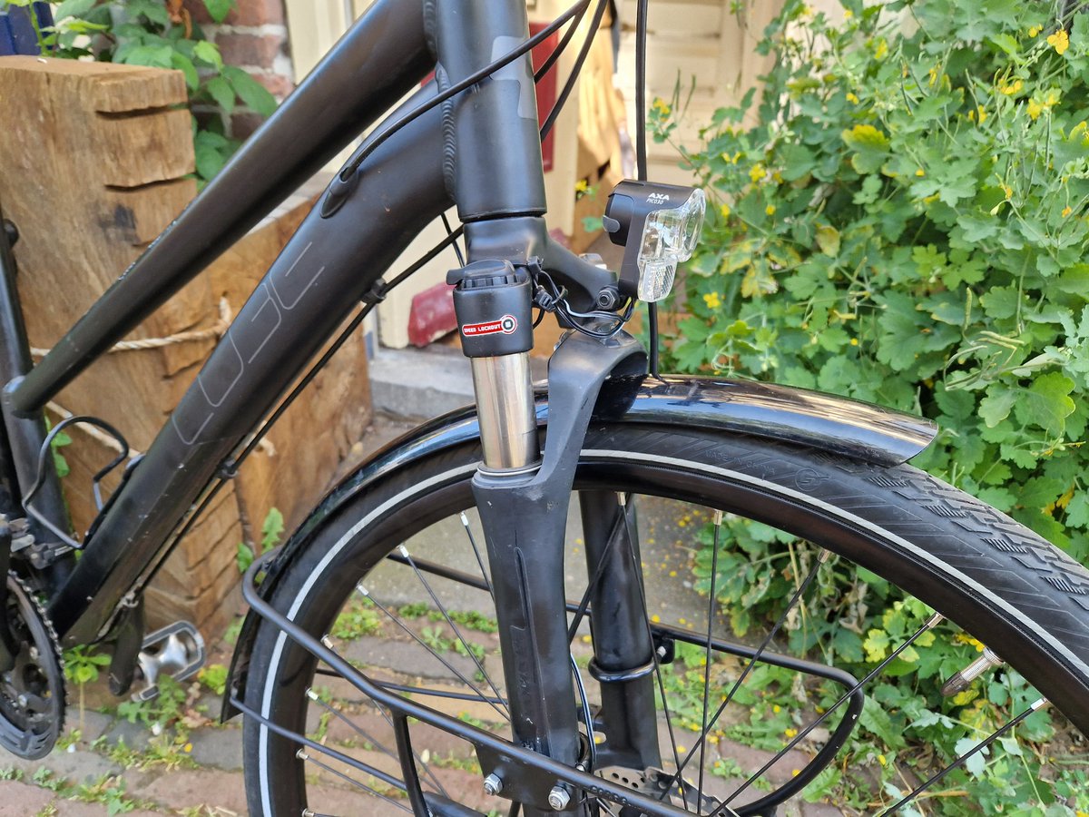 marcomout's tweet photo. Iemand blij maken. Straks kart ze er zwetend mee door Zweden/Gör någon glad. Snart cyklar hon genom Sverige med den.

#ReCycleLife
#missbruka 
#fietsen
#cycling
Restoring old bicycles to just as new.
#Zutphen https://t.co/0Oy5EBZxwu