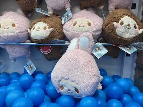 nojalan's tweet photo. ⭐️プライズ入荷情報⭐️
【#モンチッチ Design produced by Sanrio むきゅむきゅ寝そべりBIGぬいぐるみ】
【モンチッチ くまさんケープBIGぬいぐるみ】
【#星のカービィ おひるねおふとんぬいぐるみマスコット】
【#ピクサーキャラクター 超超BIGぬいぐるみ～ウッディ～】 https://t.co/vRmYeYcciE