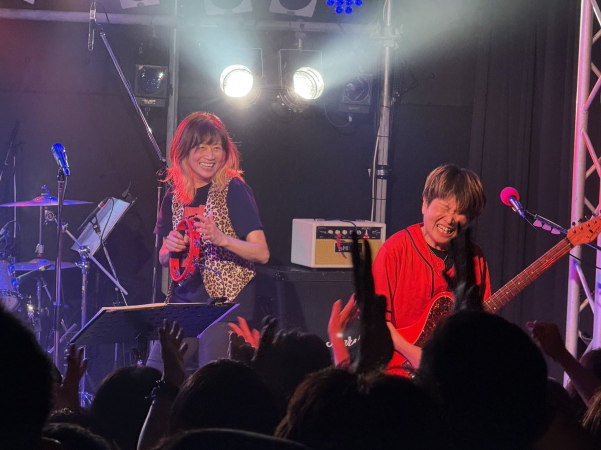 tamura_naomi's tweet photo. 電気赤味噌
5/29(金)新横浜NEW SIDE BEACH‼︎
明日はいよいよ〜ツアーラスト
浜松、京都、名古屋、松阪、豊橋と回って新横浜です
きっと旅の思い出話も出るんじゃないかな
すでにワクワク😀
明日はみんなで楽しむよー
待ってまーす https://t.co/9Vzd2ffA3u