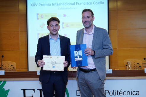 GeomaticaUJA's tweet photo. D. José Lázaro Amaro Mellado, Director del Servicio Regional en Andalucía del Instituto Geográfico Nacional de España, hizo entrega de diverso material cartográfico del colaborador @IGNSpain a los tres premiados. En la imagen, junto a D. Carlos Gil Mañas (2º premio). https://t.co/BglV75XHIy