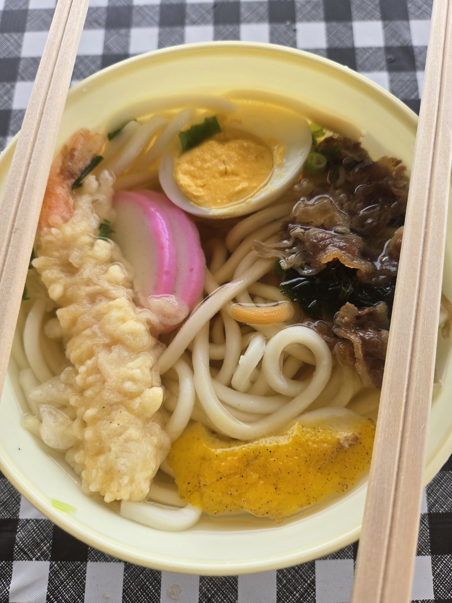 mikichocomilk's tweet photo. 島根に連チャンで仕事に行きよるけど
一番好きな県や！
気になっとった自販機にも行けたし😊❤しかもうどんうまい！
たまたま大型停めれたけ良かったけど💦
明日も仕事終わりに行こうかな…🤔
大型停めれるスペースあればええけど(・・)💦 https://t.co/4PQl63iJOG