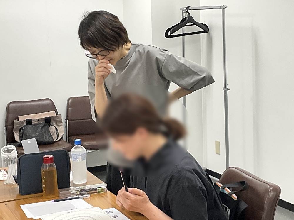 ebican2's tweet photo. 5月28日(木)、「はじめて えびなート倶楽部 ～新たな自分に出会うものづくり～”ゼンタングル講座”(スピナークラス)」を開催しました。
本日は、スピナーに色を塗りタングルを描く準備を行いました！
次回は6月30日(火)に経験者クラスを開催します。
詳細は、海老名市文化会館(☎046-232-3231)まで。 https://t.co/2g4zpBOiC6