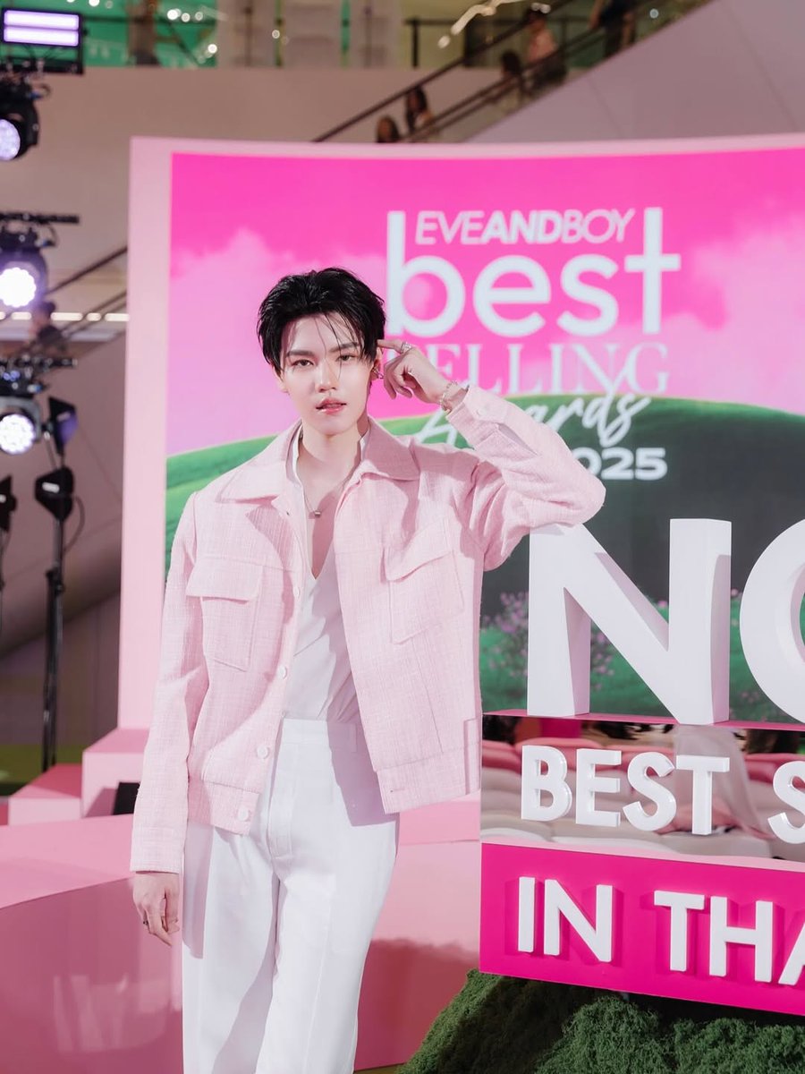 PWsolstic's tweet photo. 28.5.26.......🩷........ 21.5.26
Even though both events featured pink outfits, he serves a different kind of handsome vibe in each look 🌟🫶

JELE WITH PETE REEONN PHUPHA
#SNNPTHAIFEXxรีออนภูผาพีท
#Pete_nvich @pete_nvich https://t.co/dfFctFCQYu