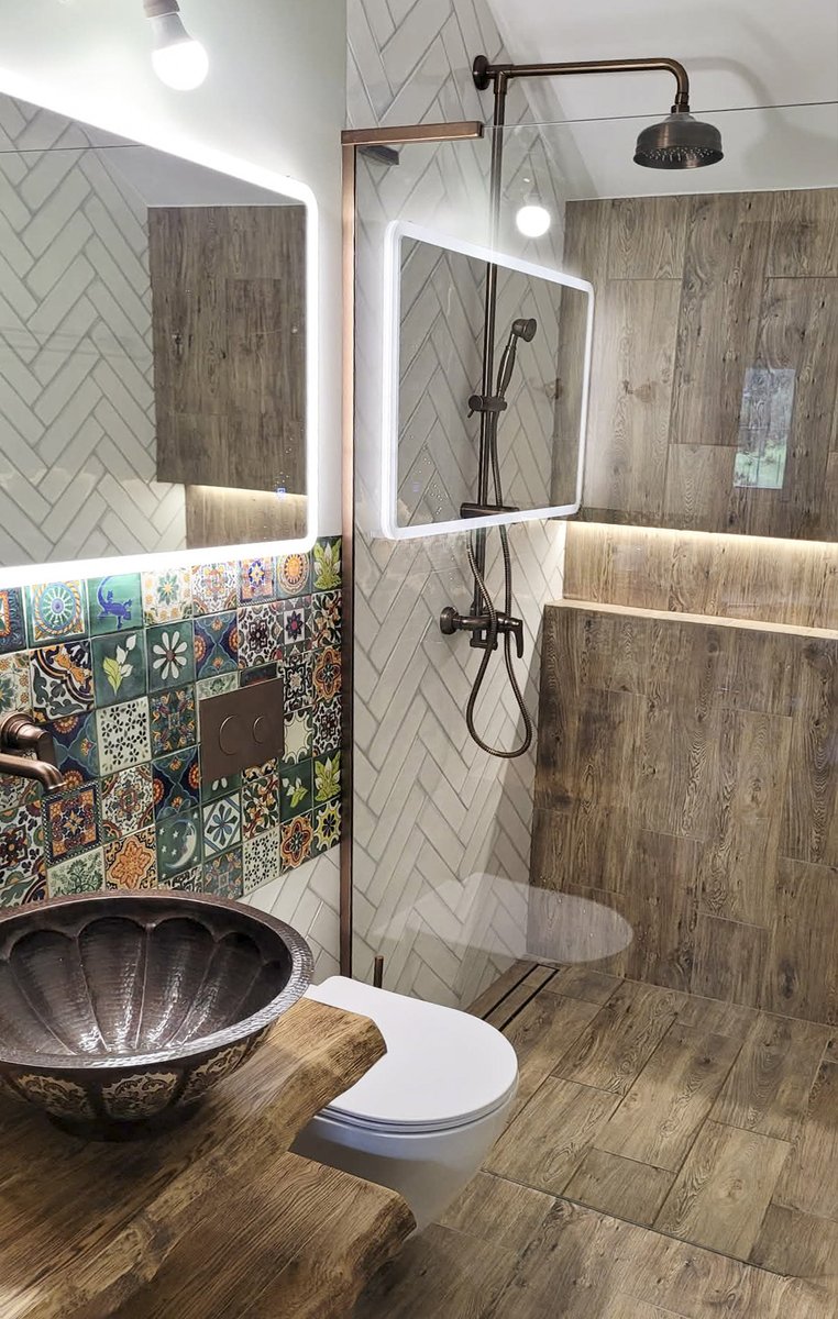 CeramesIT's tweet photo. Modern rustic con carattere messicano ✨

🧡 lavabo in rame Maricella
🌿 patchwork Verde in piastrelle messicane
Dettagli che creano un ambiente pieno di anima 🤍

#BathroomDesign #ModernRustic #MexicanTiles #CopperSink #Cerames https://t.co/Qk3vg6TRjE