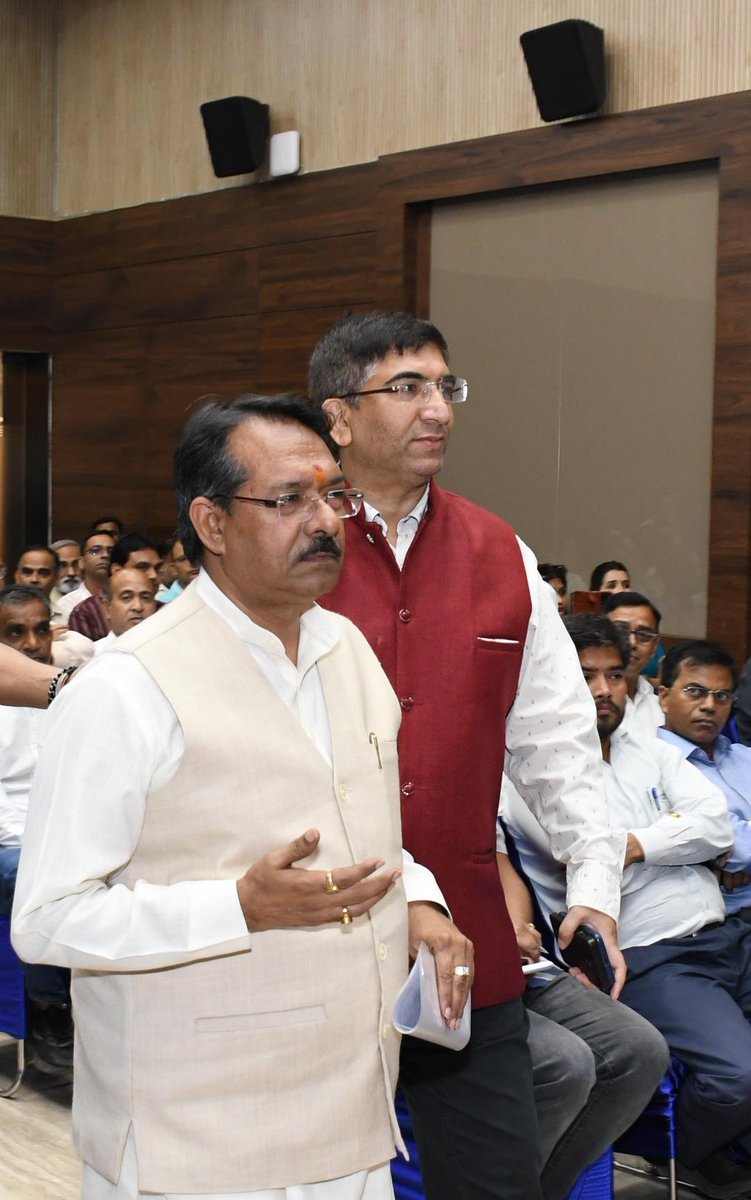 sandeepfromvns's tweet photo. श्री हर्ष मल्होत्रा जी को दिल्ली भाजपा का प्रदेश अध्यक्ष चुने जाने पर हार्दिक बधाई एवं शुभकामनाएं। @hdmalhotra @BJP4Delhi https://t.co/4hB0MD8Bih