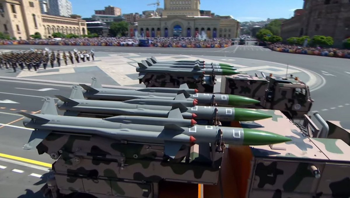 WarFlash_2630's tweet photo. 🇦🇲⚡️AKASH-1S  in Armenian Independence Day Parade

Atmanirbhar Bharat products. https://t.co/bpn0UQnxGb