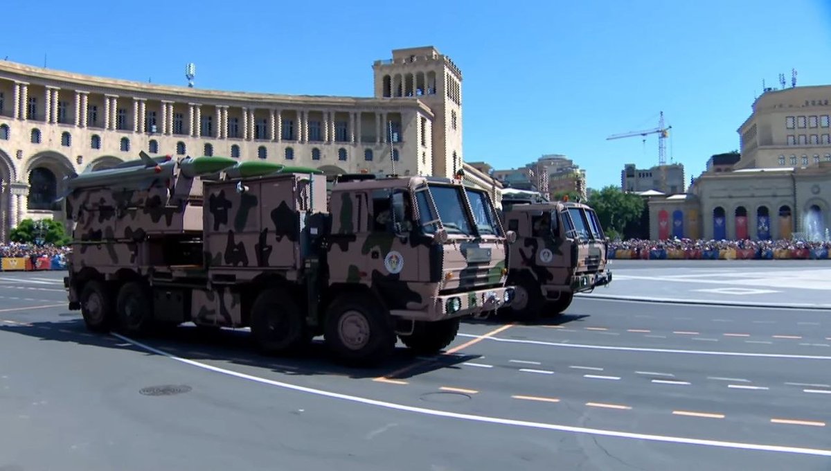 WarFlash_2630's tweet photo. 🇦🇲⚡️AKASH-1S  in Armenian Independence Day Parade

Atmanirbhar Bharat products. https://t.co/bpn0UQnxGb