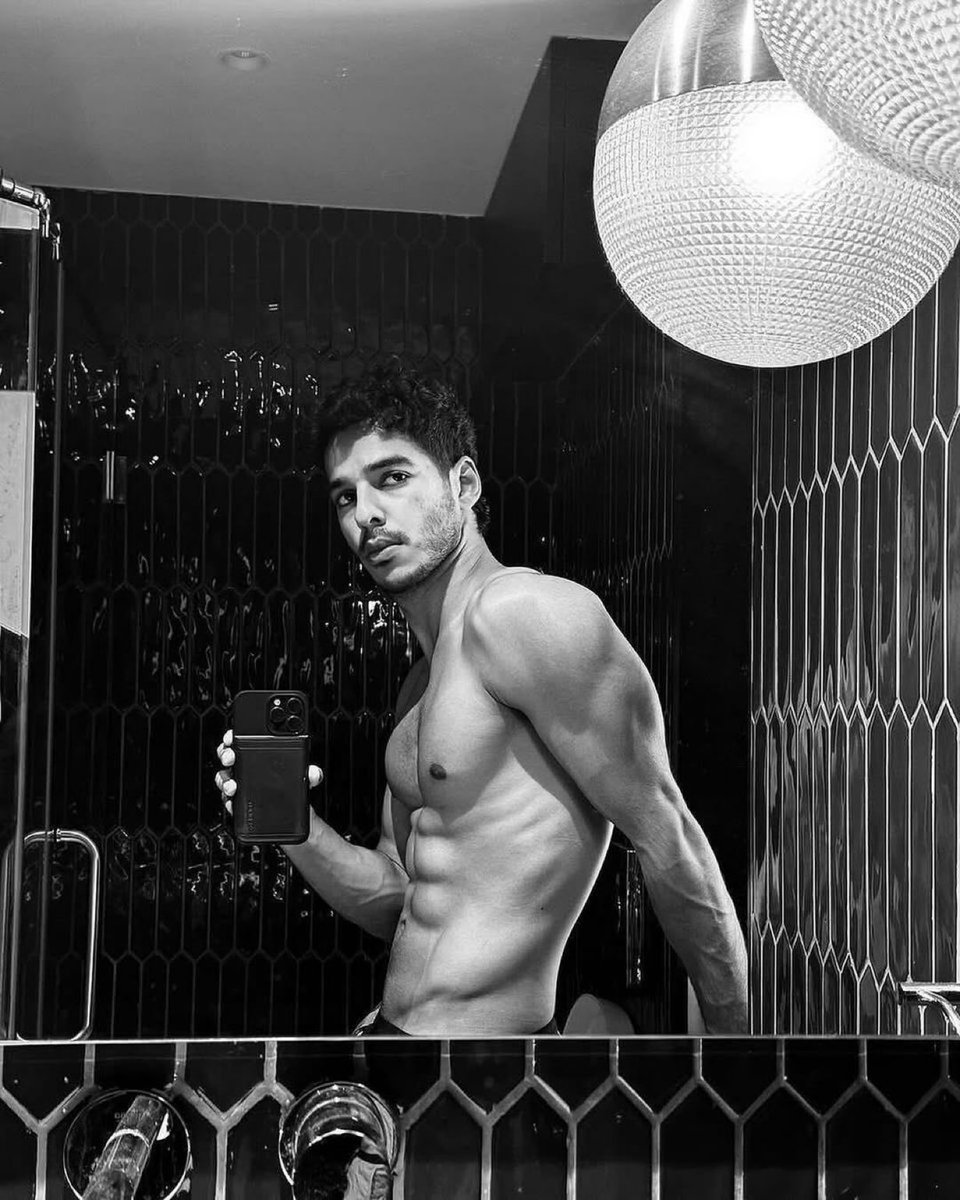 ishaankhatter's tweet photo. No instant gratification this the long road 🔪⛓️🎼 https://t.co/yU6zDtFcKs