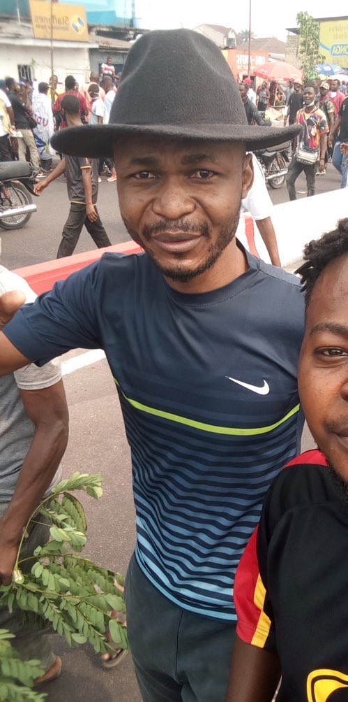 AlainMake20's tweet photo. #RDC : Ce grand homme, le Dr #ÉtienneTshisekedi d’heureuse mémoire, demeure une figure politique dont l’ancrage populaire reste difficile à égaler. À son époque, lorsqu’il lançait des appels à des journées « ville morte » depuis sa résidence de Limete, 10ᵉ Rue, sur toute l’étendue du territoire national, le mot d’ordre était largement respecté et l’administration de l’État quasiment paralysée. Aujourd’hui, je ne vois aucun acteur politique congolais capable de mobiliser avec une telle influence.

Comparée aux années passées, l’opposition congolaise a perdu une grande partie de son ancrage populaire.