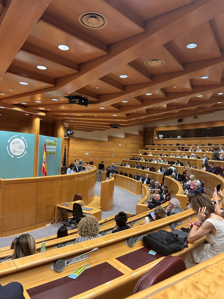 hila's tweet photo. Iniciamos la jornada del @gpssenado sobre las inversiones que en nuestro país están realizándose con fondos europeos del Fondo de Recuperación en transición energética, movilidad sostenible y digitalización. 
Son inversiones que han creado muchos puestos de trabajo y generado actividad para empresas y autónomos por todo nuestro país.