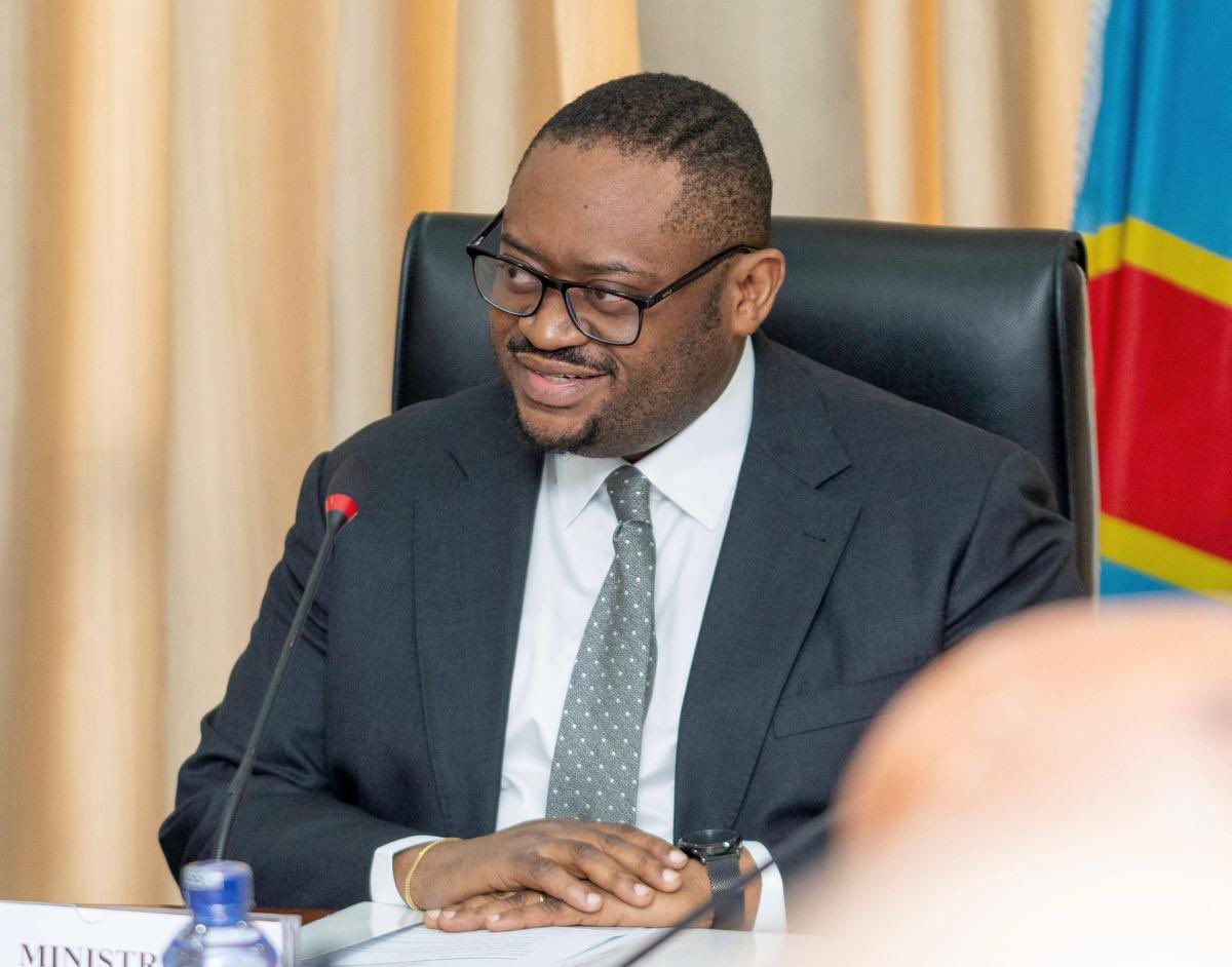liliane_tshiama's tweet photo. 🚨 AU DÉBUT, PEU Y CROYAIENT… AUJOURD’HUI, LES RÉSULTATS PARLENT !

Quand Le Ministre des Finances Doudou Fwamba Likunde a pris les rênes des finances publiques, beaucoup doutaient.
Certains parlaient même d’impossible, d’autres attendaient sans conviction.

Mais lui a choisi une autre voie : le travail silencieux, la rigueur et les réformes profondes.

Aujourd’hui, le constat est là :

•discipline budgétaire renforcée
•mobilisation progressive des recettes
•réforme de la gestion publique
•retour progressif de la crédibilité financière

Ceux qui doutaient hier observent aujourd’hui les résultats.

Comme toujours, le temps sépare les discours des bâtisseurs.

✍🏽Le Congo avance quand on laisse travailler ceux qui agissent.

Mes sincères félicitations au Meilleur Ministre de la République 🇨🇩

@LikundeR 
@financesrdc 
@SuminwaJudith 
@Presidence_RDC 
@PatrickTetePT 
@MuadiLaeticia