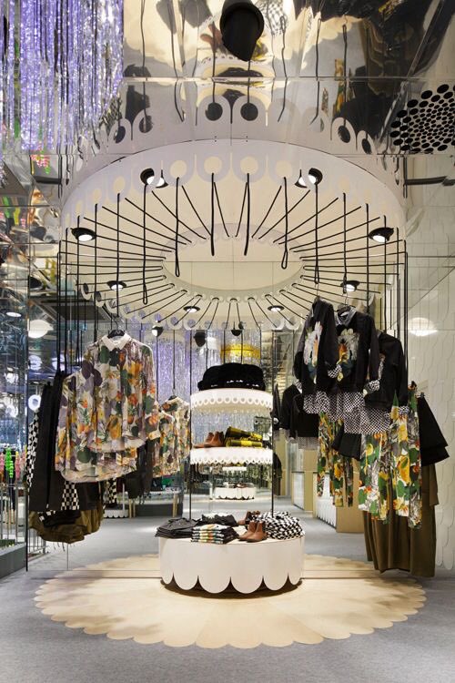 vmdesignhouse's tweet photo. 💫 #windowdisplay #visualmerchandising #visualmerch #retaildesign #shopdesign https://t.co/leblZzGuVA