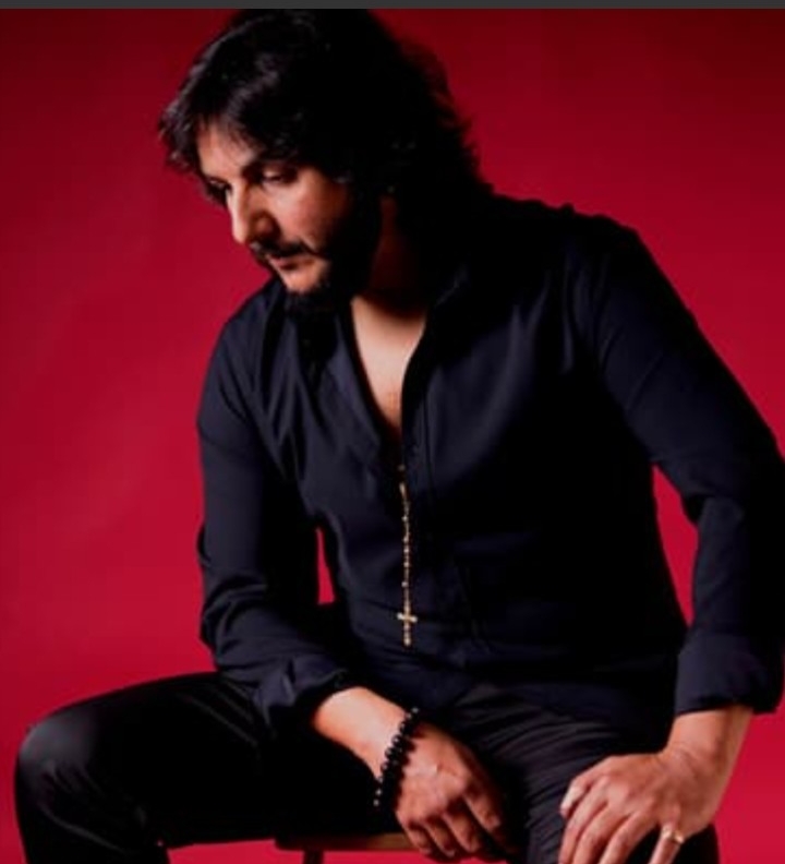 LavaVLL's tweet photo. Desde Chiclana de la Frontera llega Antonio Reyes con un recital que huele a pureza y a oficio.

No te pierdas su concierto 'La verdad del Cante' en las 22 Jornadas Flamencas.

📅 10 de junio a las 21:00 horas

ℹ️🎟️ +INFO y entradas en https://t.co/Ig7LeueMll https://t.co/xT2RNa4RrC