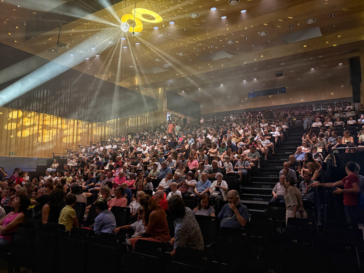 fimagmagia's tweet photo. ✨La Gran Màgia de #FIMAG’26, els espectacles principals els viurem a l’escenari de l’Auditori Teatre @EspaiTer ; la màgia més espectacular: la de gran format!

☝️Compra les teves entrades a: https://t.co/ZKnMX5bRPY https://t.co/TM6Q5qm8uI