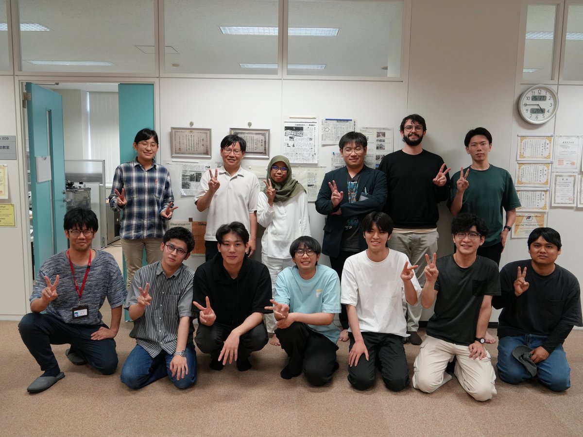 NAIST_RL_lab's tweet photo. 4月からインドネシアの Institut Teknologi BJ Habibie(ITH)より滞在されていた Muhaimin Hading(Emi)先生の最終発表が行われました🤖
Emi先生、発表お疲れさまでした🙌
#ITH #NAIST #インターンシップ https://t.co/9hUdWb21Ru