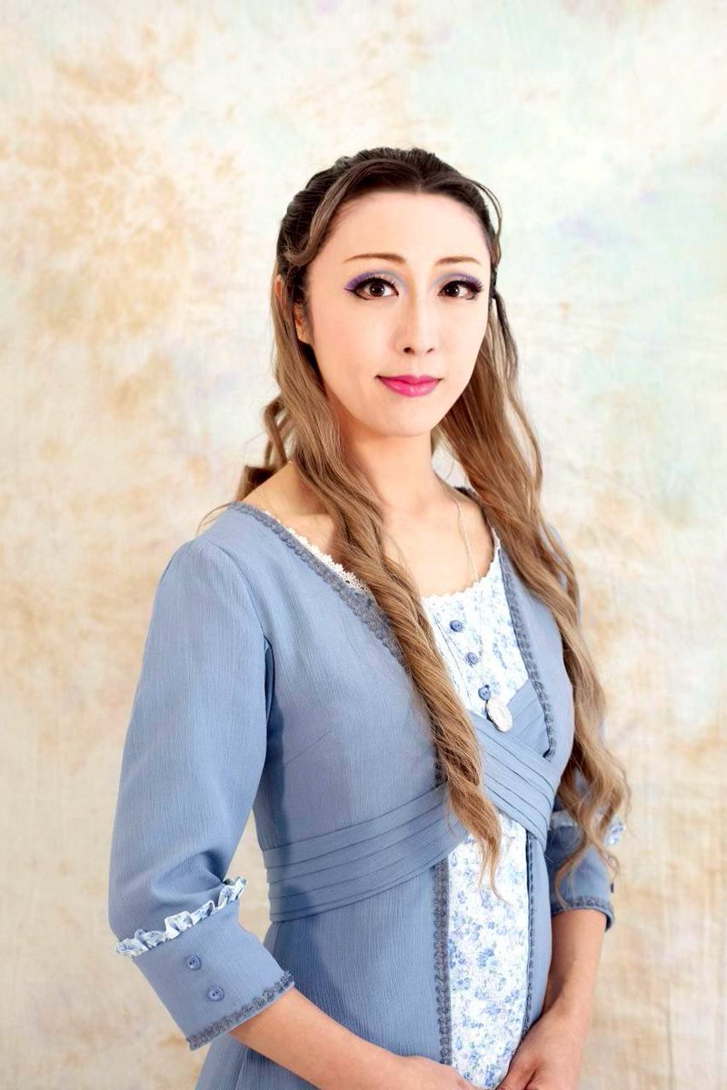 A_ile's tweet photo. 【キャスト紹介⚜️ファンティーヌ】
⁡モントルイユ組：清水 由佳
ベルヴィル組：田中 里奈

夢も幸せも奪われながら、
娘のために生き抜こうとした母🤱
壊れそうなのに強い、その姿が胸に刺さります。
彼女の願いが物語を大きく動かしていきます。
バルジャンとのシーンは涙無しでは見られません！！ https://t.co/kJXxtQHZQ7