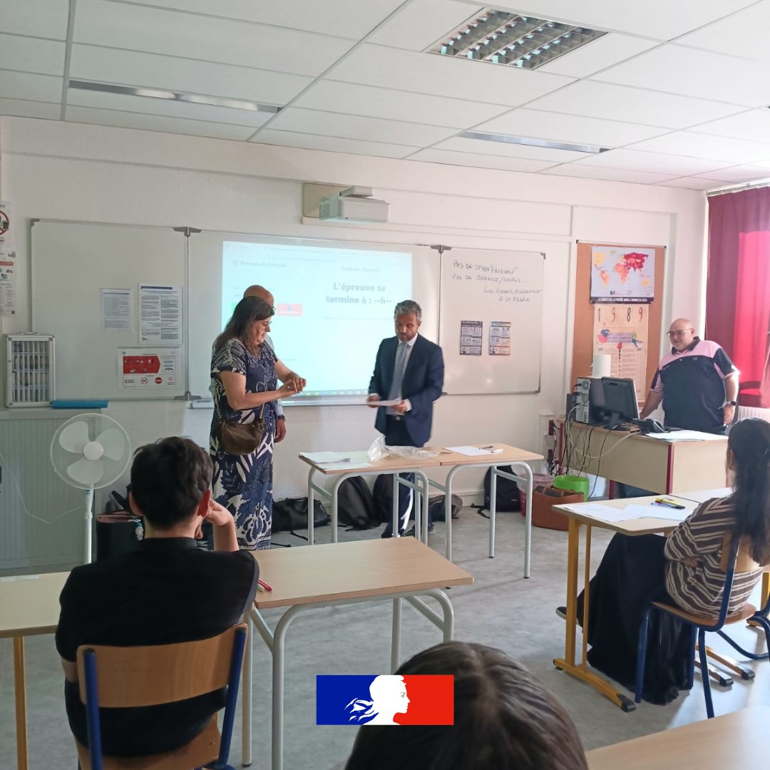 ac_orleanstours's tweet photo. Épreuve de français du baccalauréat professionnel

Ce matin, le recteur @PhiAgresti a ouvert les sujets du #BacPro de français au lycée Denis-Papin de Romorantin (41).
Tous nos vœux de réussite aux 7 542 candidats de l'académie✍️ https://t.co/n3wIfVYsFQ