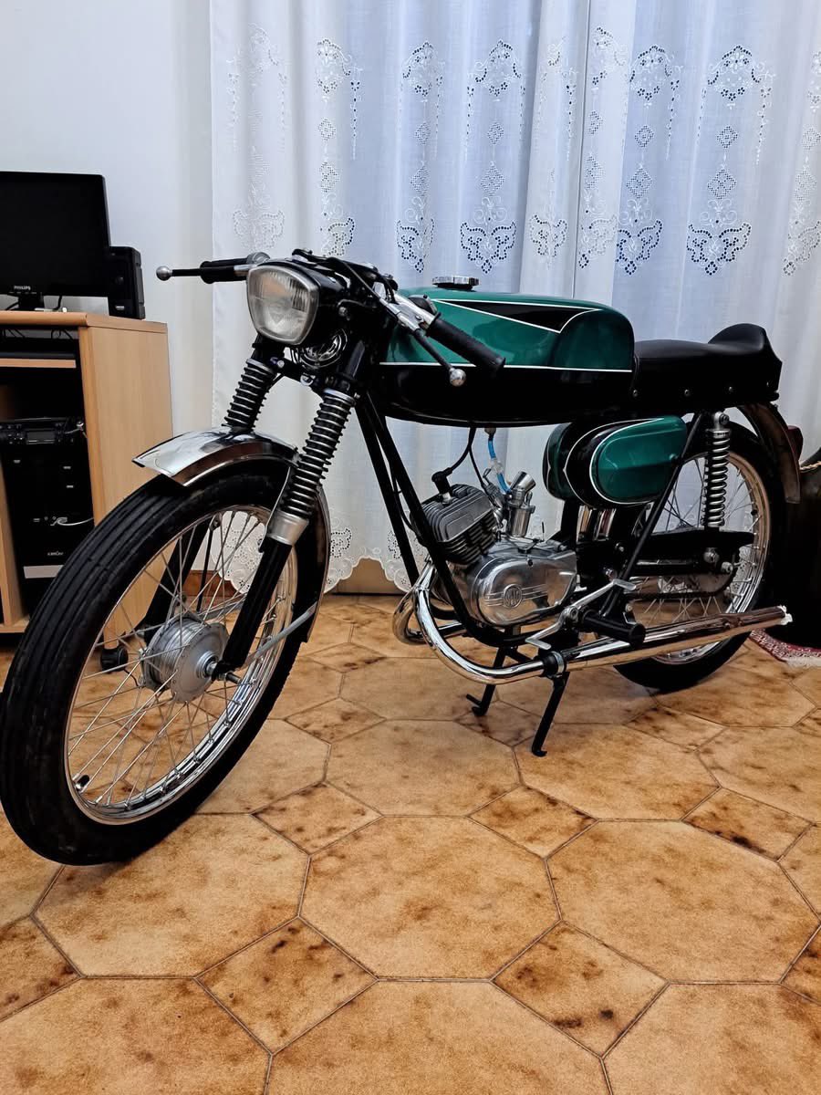 dada04mach's tweet photo. ベータ・カモッショ
蚊とんぼみたいな
48ccの原付ですが
乗ってみたいと思わせる
造形バランスは
さすがイタリアン https://t.co/nuyhaOvekI