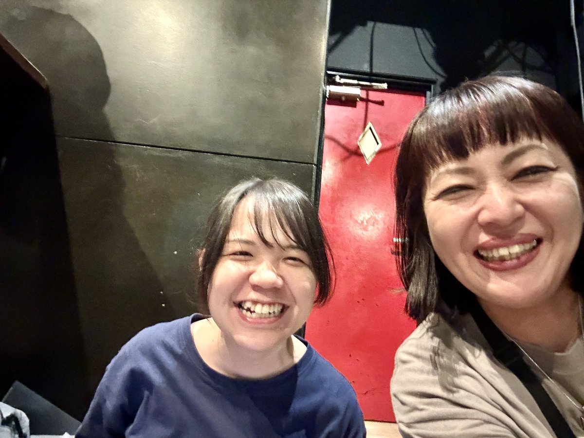 jarringmikko's tweet photo. 📷2026.5.27📷
at錦糸町rebirth
思い出写真シリーズ④

Gold Soundsの私のぎゃん可愛がりスタッフたち。
ヒナコ、アイカワちゃん、さとみ

ヒナコ、昨日もバチバチのカッコいい照明ありがとう🙏

アイカワちゃんとは3ヵ月連続共演でした✨
また再来月一緒❤️‍🔥

さとみ、サポートいっぱいありがとう🙏 https://t.co/irU0H1ZaLX
