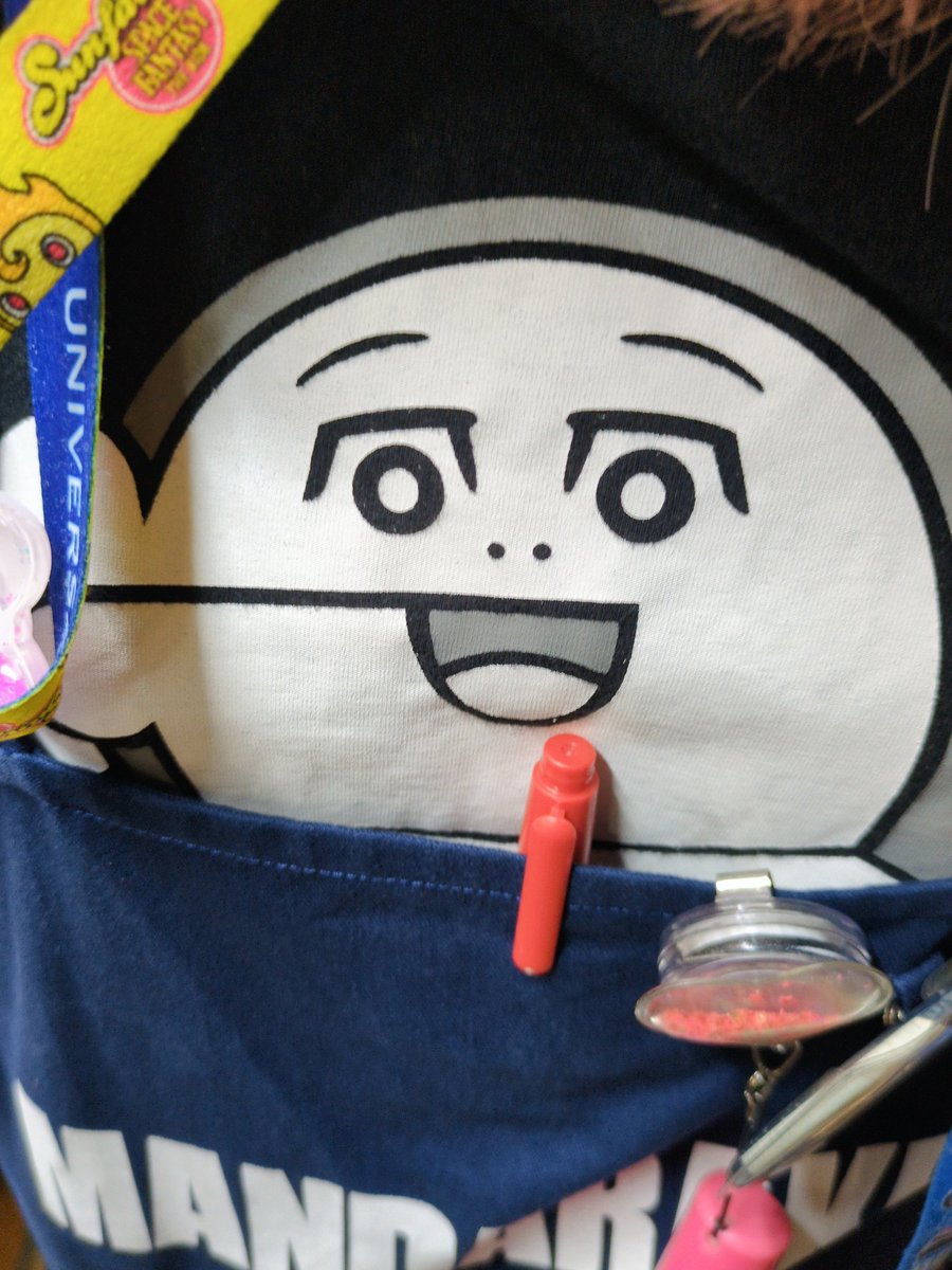 umeda_zenbu's tweet photo. ＃うめだらけ本日のスタッフ 
今日も様々な「推しT」を着てお仕事です🌞
なんのTシャツか分かるかな？？？
会いに来てください😈😈😈 https://t.co/p6XAkFwt7H