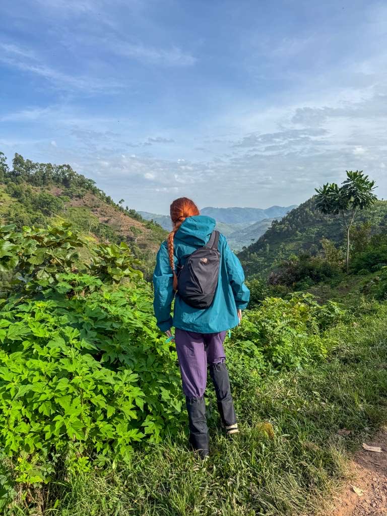 S2GTours's tweet photo. TBT to an unforgettable Rwanda–Uganda gorilla trekking adventure 

Shared by our amazing clients alongside colleague Obed.

Plan yours 📲 https://t.co/geKKjXJ6pK #Safari2GorillaTours #TBT https://t.co/lFeKNWmI4r