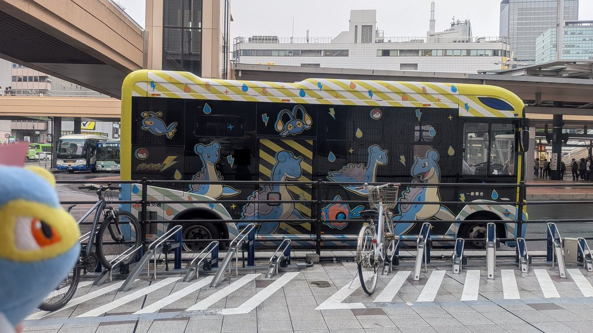 namazun2's tweet photo. 仙台のラプラスバスのでんきタイプの方、反対側の絵柄にランターンいます！！！！！！！！！！！！！！！！みんな乗ろう！！！！！！ https://t.co/7bMCUI2qPh