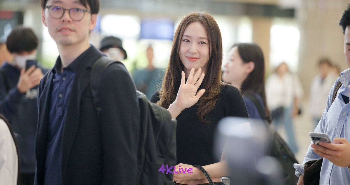 the4klive's tweet photo. On the afternoon of May 28, 2026, singer and actress Jung Soo-jung (Krystal) was spotted at Gimpo International Airport departing for Beijing, China, to attend an exclusive fashion brand event.   
https://t.co/IulnT4C6ve video here
Turning the airport terminal into a personal runway, Krystal stunned reporters and fans with her effortless style—rocking a chic crop top paired with a flawless denim jeans look. Despite her iconic "Ice Princess" aura, she warmed up the terminal by flashing sweet smiles and waving hearts to the flashing cameras.

#KrystalJung #정수정 #AirportFashion #공항패션 #4KLive