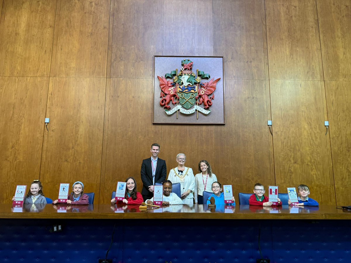 wrexhamcbc's tweet photo. Young designers celebrated in anti-dog fouling sign competition

👉 https://t.co/7WrzH3WOZ1 https://t.co/bjZCvQttyo