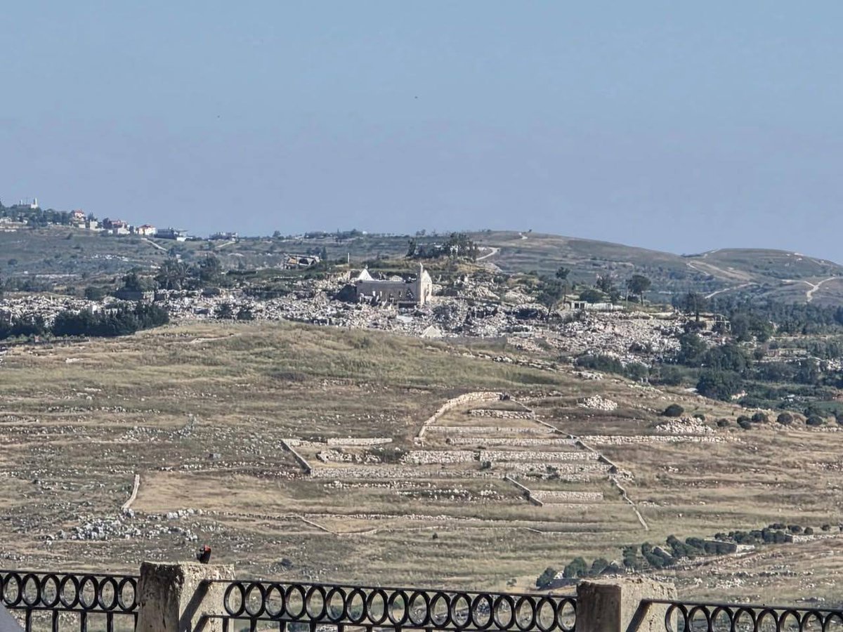 AMK_Mapping_'s tweet photo. The Christian quarter of the historic IDF-occupied southern Lebanese town of Yaroun has received heavy damage from Israeli controlled demolitions, with centuries-old homes and the local church either being destroyed or receiving heavy damage. https://t.co/GF10MnnvIu