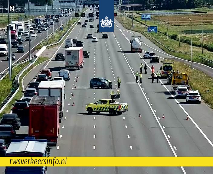 Ongeval met meerdere voertuigen op de A4 voorbij knp. Burgerveen