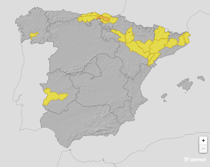 vostSPAIN's tweet photo. #FMA #Calor

🟠 Hoy y mañana son los días más duros de la semana. Aviso naranja en Bizkaia, hasta 40°C en el sur y noches que no bajan de 20°C — el cuerpo no descansa. Bebe agua sin esperar a tener sed, casa fresca y llamar a los mayores. https://t.co/ykUK4mljEW https://t.co/1GhKiYDZFD