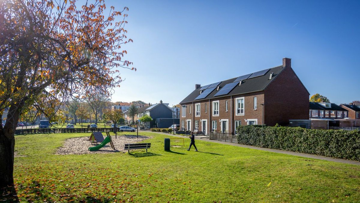 Brabant's tweet photo. Provincie leent € 5,1 miljoen aan WSZ voor sociale huurwoningen. Zo zorgt de provincie voor meer goede en betaalbare huizen.
Lees meer: https://t.co/NAYhpcJGAl https://t.co/V6n0Q8jmuV