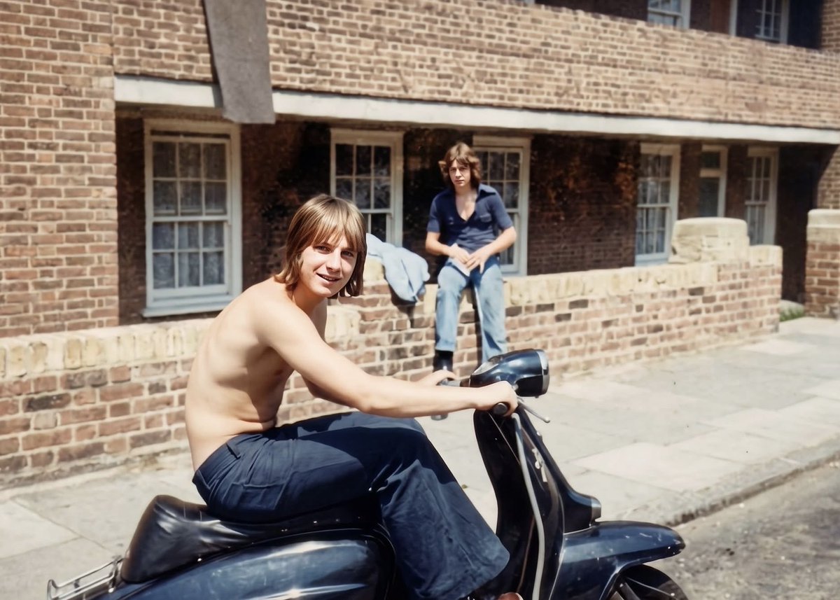 popsyosh34's tweet photo. 🇬🇧🏁 #ScooterScene
#LongHotSummer https://t.co/KkGdUSFvZT