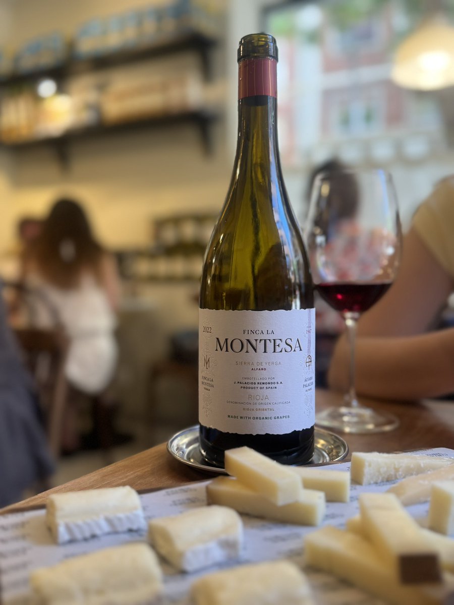 estape87's tweet photo. ✨ 🍇 LA MONTESA 🍇✨
.
🚀 Seguramente el vino más consumido de la familia Palacios, una garnacha fresca y  directa de La Rioja
.
🔥 Puedes encontrarla en Colmado Wilmot junto a sus benditos macarrones 💫
.
🛍️ Disponible en @vilaviniteca https://t.co/194AFbqPo7