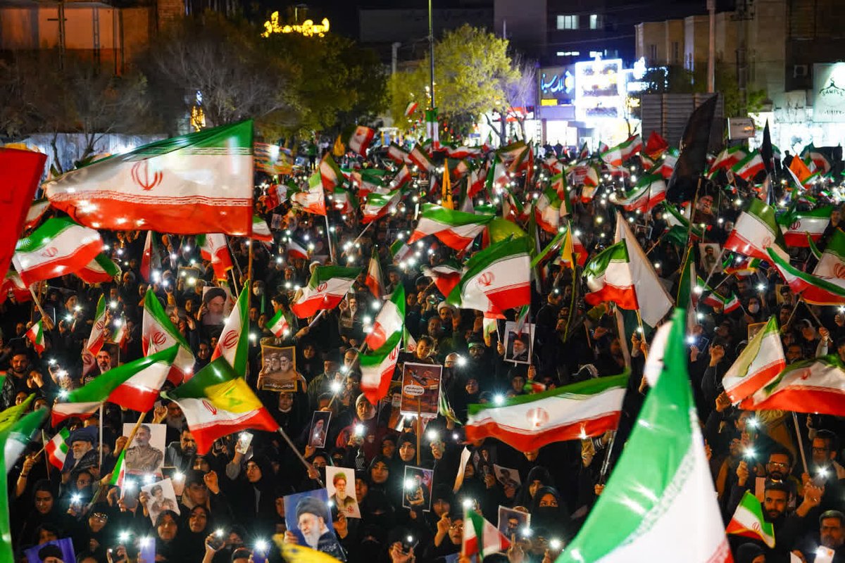 Fatima54163's tweet photo. از ترک تا بلوچ، از لر تا فارس؛ همه زیر یک پرچم، یک صدا، یک صف. این وحدت، سرمایه‌ایه که هیچ دشمنی توان شکستن‌شو نداره.
#خیابان_ایران
#IranianOnIt https://t.co/SOK3vokvuy