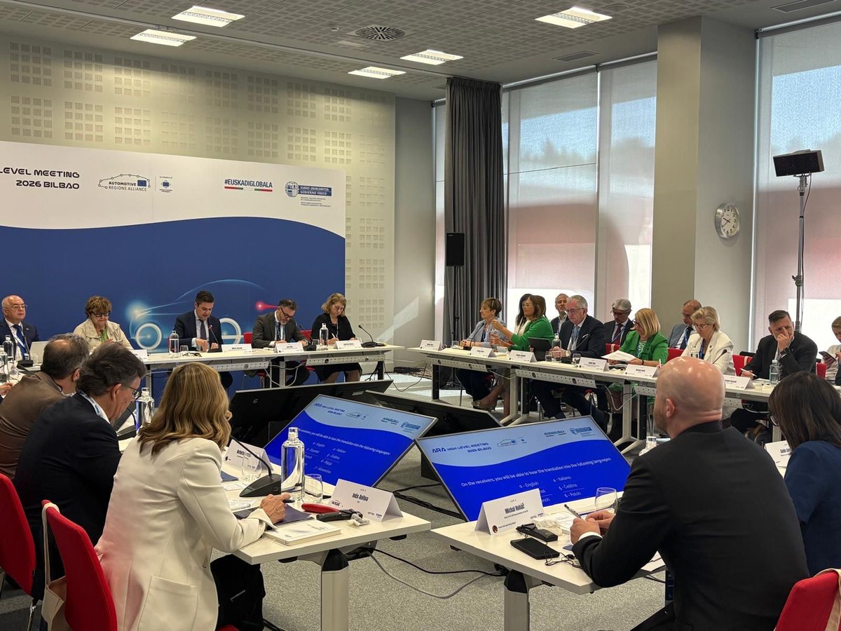 AcicaeCluster's tweet photo. Europa se construye desde sus regiones… y ayer lo vivimos de primera mano en @AIC_Academy

Recibimos a la Automotive Regions Alliance del Comité Europeo de las Regiones en una jornada que nos permitió acercar la realidad del sector de automoción en Euskadi... https://t.co/Put2tFazPo