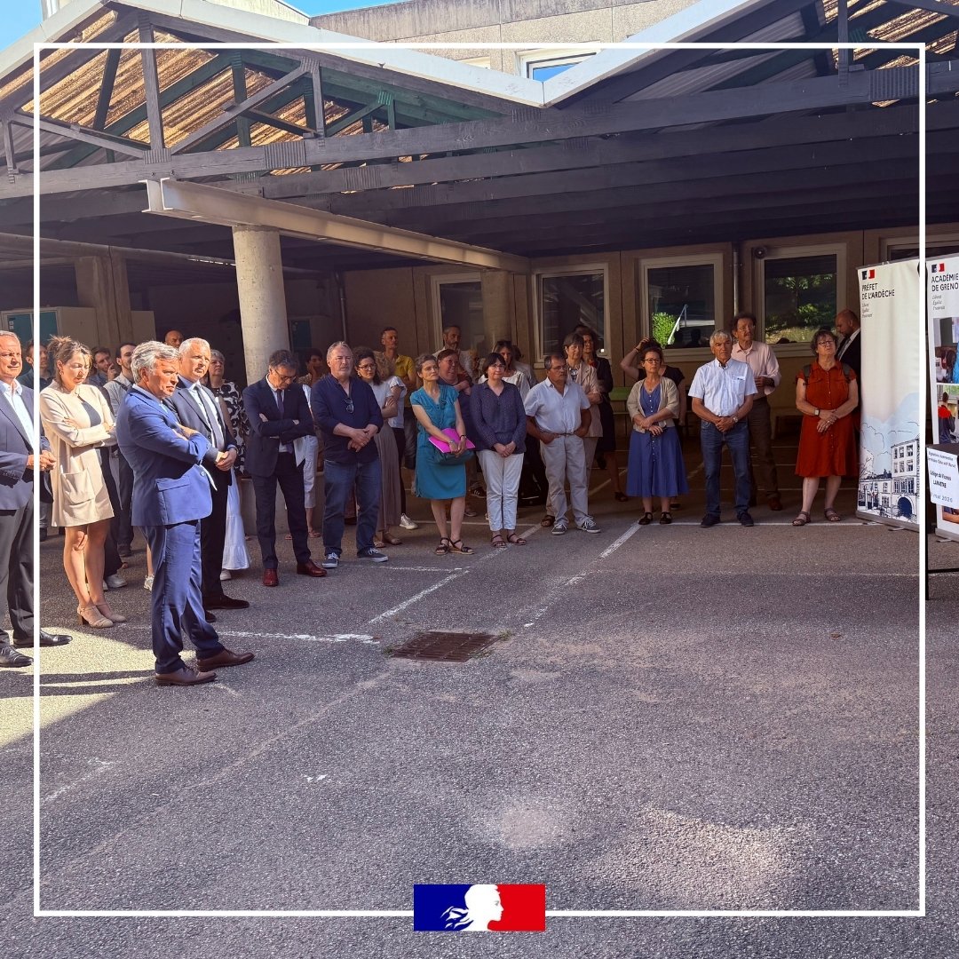 acgrenoble's tweet photo. Le recteur Philippe Dulbecco, aux côtés du DASEN07 @ThiAumage, s’est rendu au collège Le Vivarais pour la signature de la convention du Territoire Éducatif Rural « Pays de Lamastre », afin de renforcer l’accompagnement et l’orientation des jeunes en milieu rural, avec @JPVallon. https://t.co/GBDreWGMgS