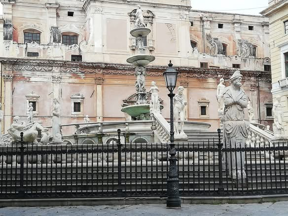 TimParksauthor's tweet photo. 28 May, 1860. “Garibaldi had them put a mattress on the steps of the fountain, opposite the big door of the Palazzo, and there, at the foot of one of the tall statues that grace the piazza, he was brought news, gave orders, rested.” Cesare Abba. https://t.co/Tdzt32Ngbx