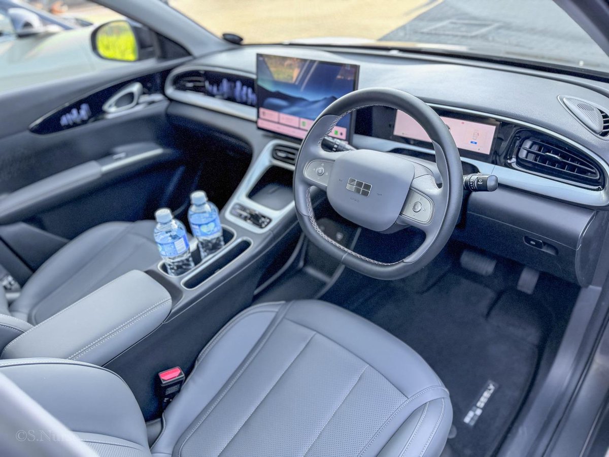 AutoTraderSA's tweet photo. We drive Geely's all-electric E2. Would you buy this or a BYD Dolphin Surf? https://t.co/xWajFKca6T

#GeelyE2 #BYDDolphinSurf #ElectricVehicle #CheapestEV #GeelyVsBYD #EVSouthAfrica #AffordableEV https://t.co/9TeVShCTlX
