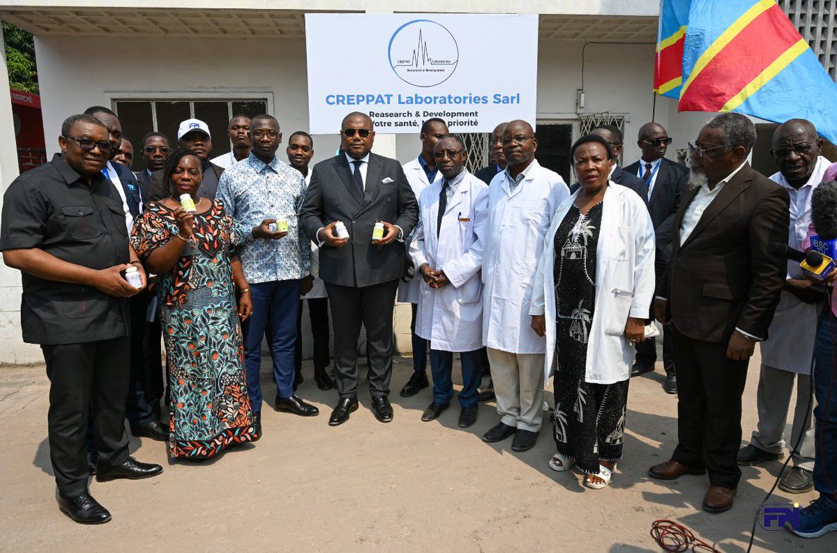 fpirdc's tweet photo. Le Fonds de Promotion de l’Industrie (FPI) confirme son engagement en faveur de la souveraineté pharmaceutique de la RDC 🇨🇩

Dans un contexte marqué par les défis sanitaires et la nécessité de renforcer l’accès aux médicaments en Afrique, le Directeur général adjoint du FPI, Blaise Mastaky, a effectué une visite de travail au Centre de recherche en phytothérapie, pharmacopée africaine et technologie pharmaceutique (CREPPAT).

Cette structure congolaise se positionne progressivement comme un acteur stratégique de la recherche pharmaceutique locale à travers le développement de médicaments issus des ressources naturelles et de l’expertise scientifique nationale.

Au cours de cette visite, plusieurs innovations ont été présentées, notamment :
🔬 Doubase C
🔬 Cancure
🔬 Hastro-C M
Le CREPPAT mène également des recherches appliquées sur des enjeux sanitaires majeurs tels que :
✔️ le Mpox
✔️ Ebola
✔️ certains cancers
✔️ le diabète et l’hypertension
✔️ la drépanocytose

Grâce à l’accompagnement du FPI, le centre renforce ses capacités de recherche, d’essais cliniques et de production industrielle afin de développer des solutions thérapeutiques adaptées aux réalités africaines.
« Le soutien à la recherche scientifique locale constitue un levier stratégique pour bâtir une industrie pharmaceutique nationale forte et innovante », a souligné Blaise Mastaky.

À travers cet accompagnement, le FPI réaffirme sa vision : transformer la recherche congolaise en solutions concrètes au service de la population et contribuer à réduire la dépendance extérieure de la RDC en matière de médicaments.
#FPI #RDC #IndustriePharmaceutique #Innovation #RechercheScientifique #Santé #MadeInCongo #CREPPAT #Industrialisation #SouverainetéSanitaire